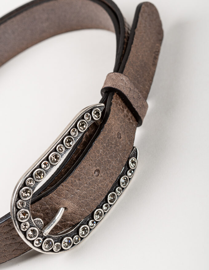 Cinturón Constance. Hebilla joya plateada rodeada de brillantes.