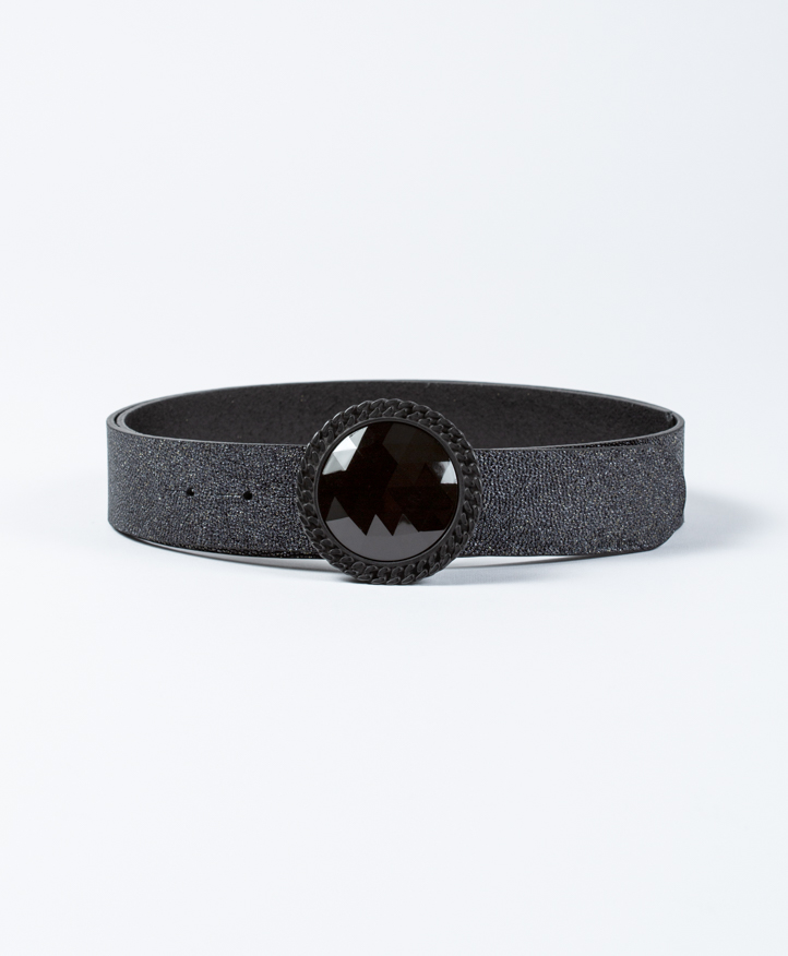 Cinturón con piedra negra