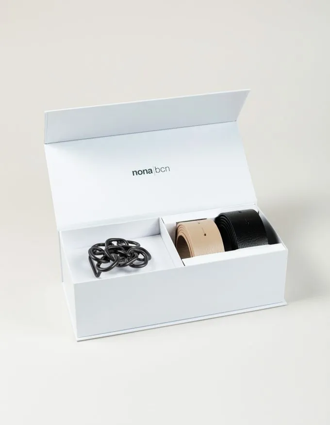 Cinturón Nus Nero Pack. Hebilla elegante negra con dos correas intercambiables.