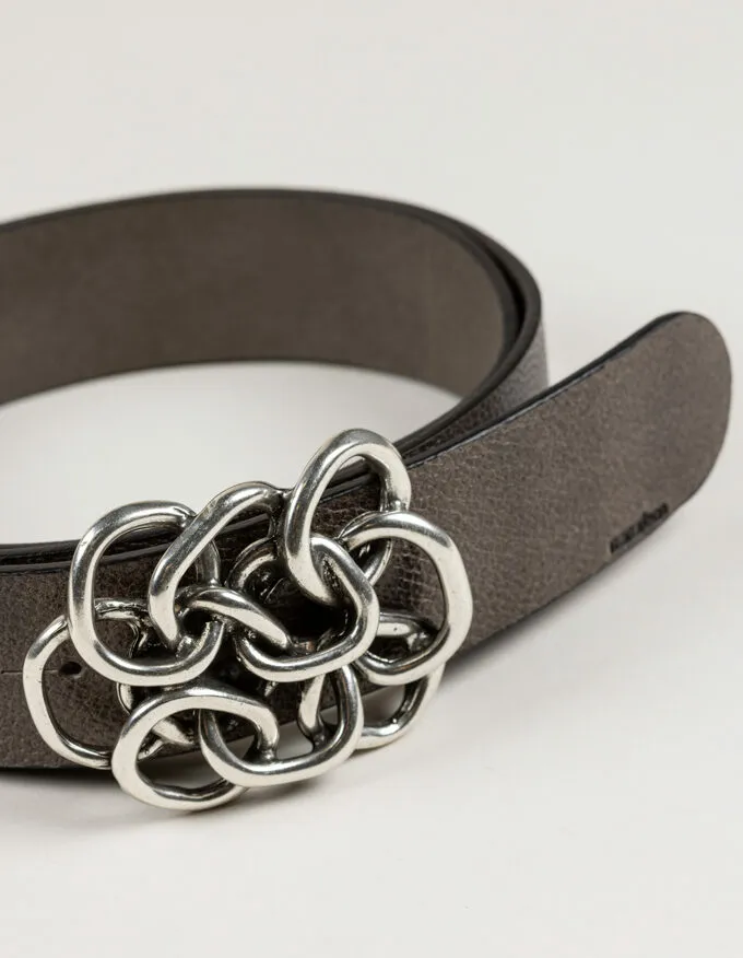Nus Silver. Cinturón con hebilla plateada.