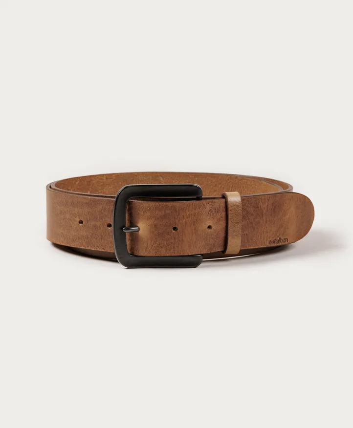 Belt Reno. Modern matte black buckle.