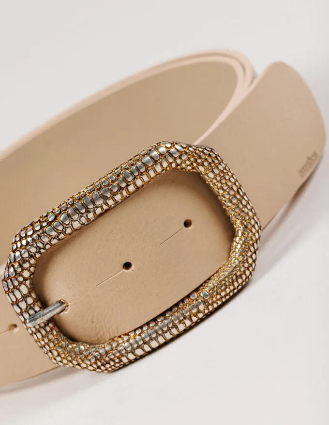Lizard Doré belt. Golden rectangular buckle with lizard engraving.