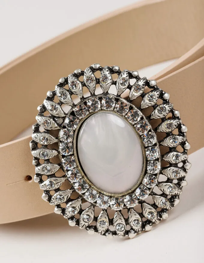 Belt Queens Pearl. Buckle with central pearl.