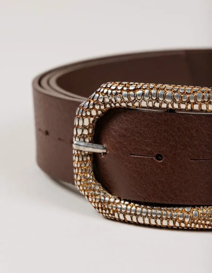 Lizard Doré belt. Golden rectangular buckle with lizard engraving.