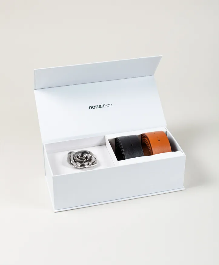 Cinturón Flor Pack. Estuche con hebilla y dos correas de piel intercambiables.