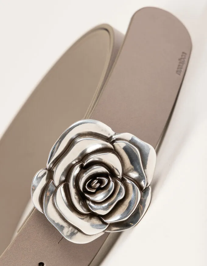 Cinturón Flor Pack. Estuche con hebilla y dos correas de piel intercambiables.