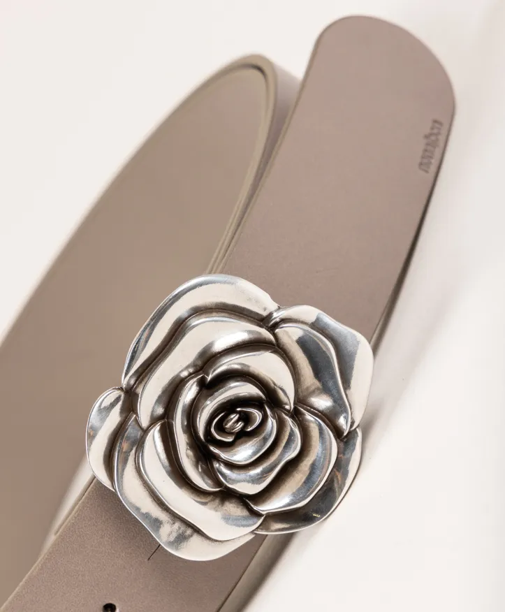 Cinturón Flor. Hebilla plateada diseño flor. - Imagen 2