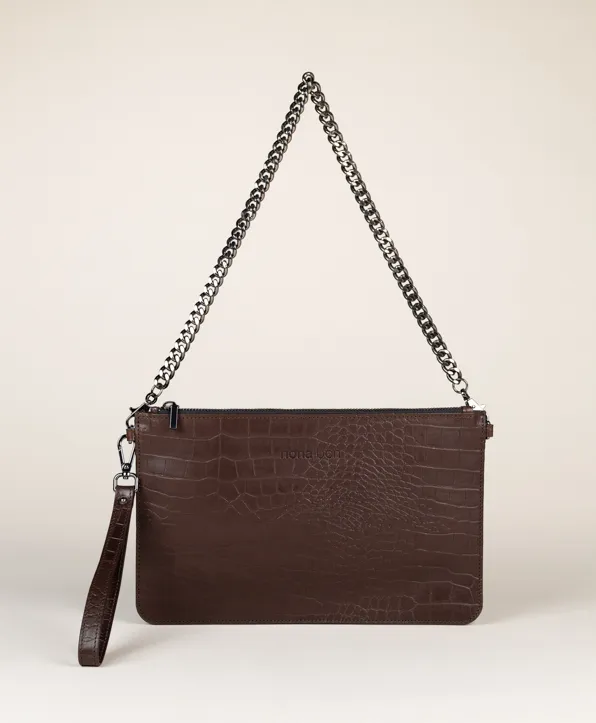 Bolso Emma Marrón Coco. Piel de vacuno grabada en color marrón chocolate.