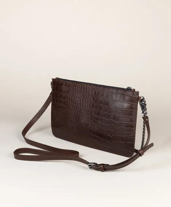 Bolso Emma Marrón Coco. Piel de vacuno grabada en color marrón chocolate.