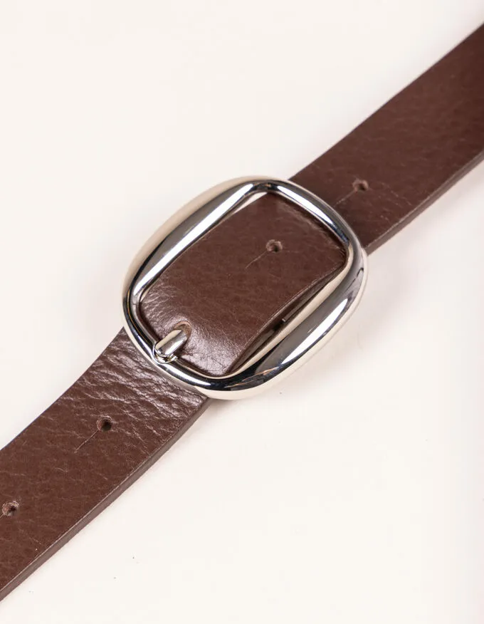 Belt Louise Silver. Thin strap with minimalist buckle.