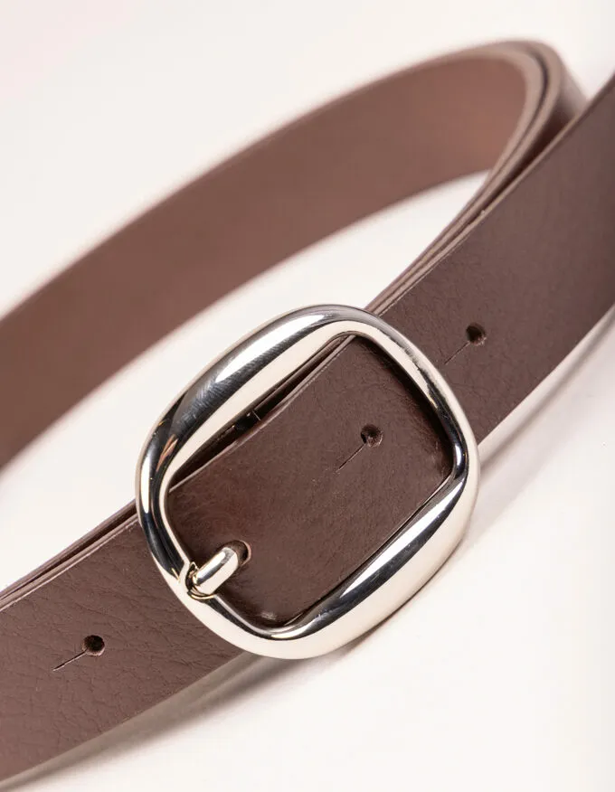 Belt Louise Silver. Thin strap with minimalist buckle.