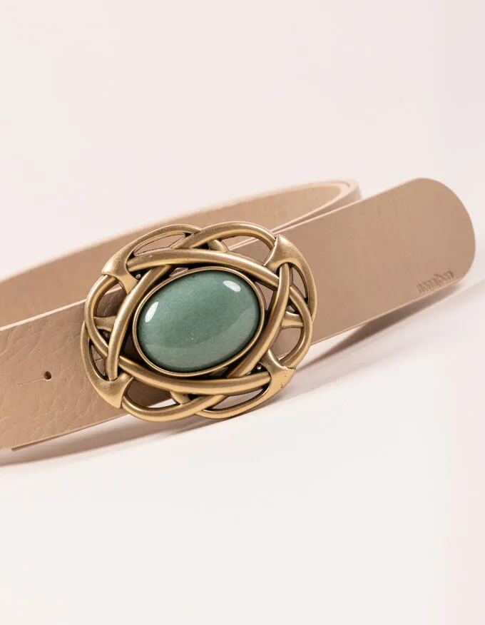 Belt Lucia. Gold buckle with central emerald green stone.