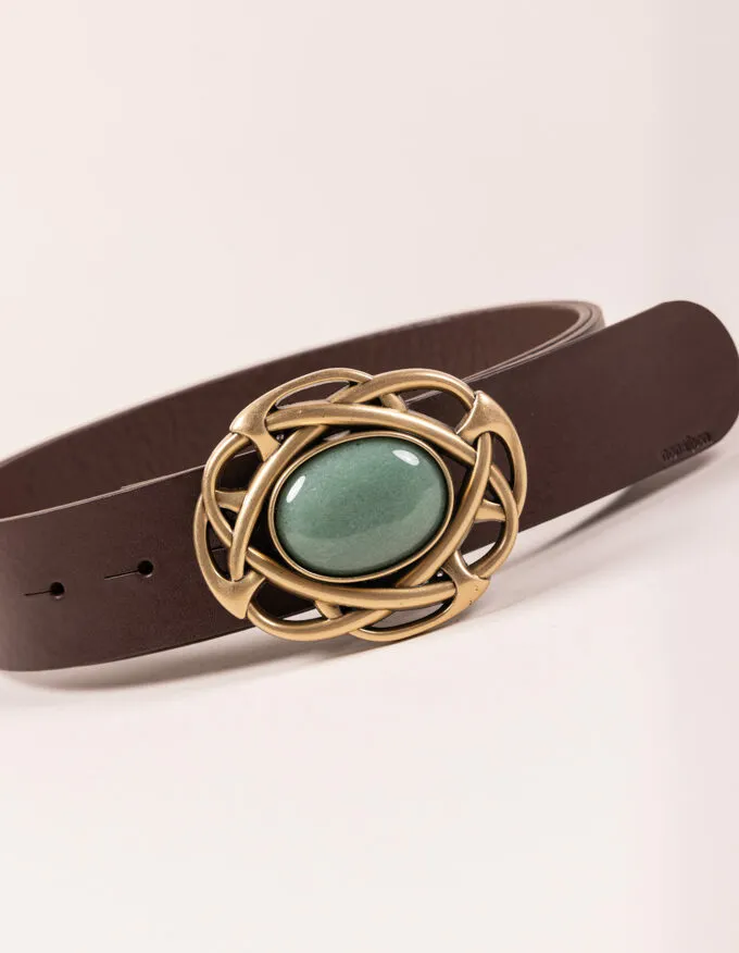 Belt Lucia. Gold buckle with central emerald green stone.