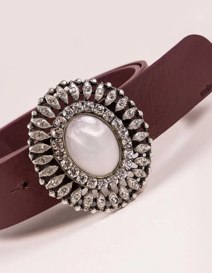 Belt Queens Pearl. Buckle with central pearl.