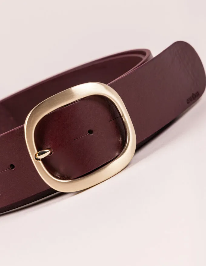 Belt Nina. Elegant satin gold buckle.