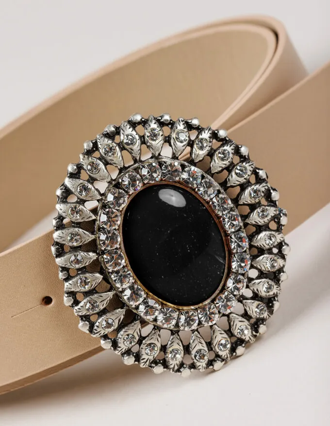 Belt Queens Black. Buckle with black stone.