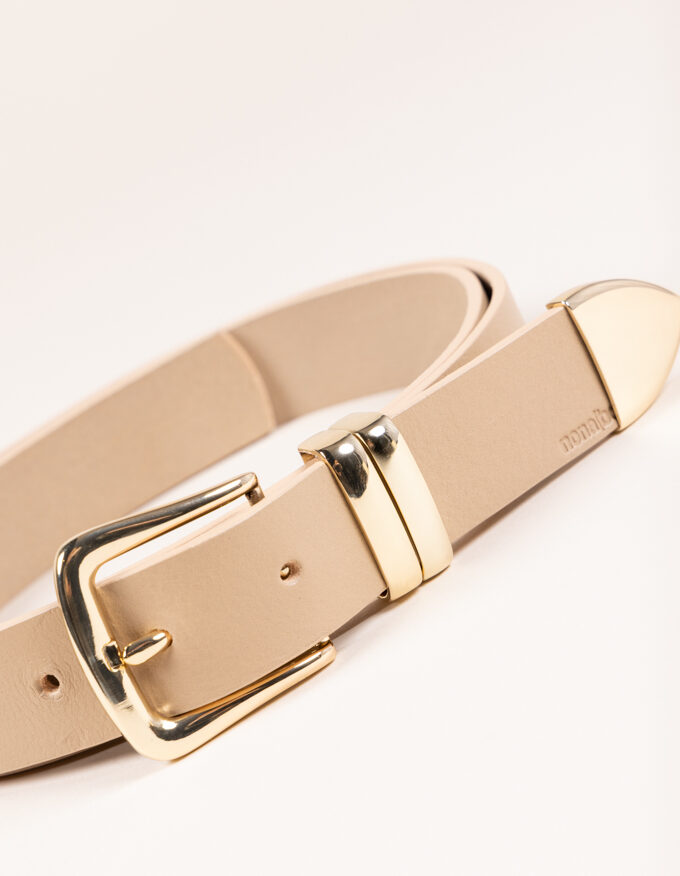 Cinturón Estela Oro. Hebilla con dos trabillas y punta dorada.