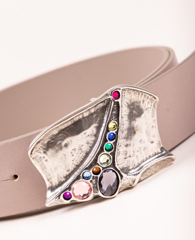 Cinturón Luxor Silver. Original hebilla plateada con piedras multicolor.