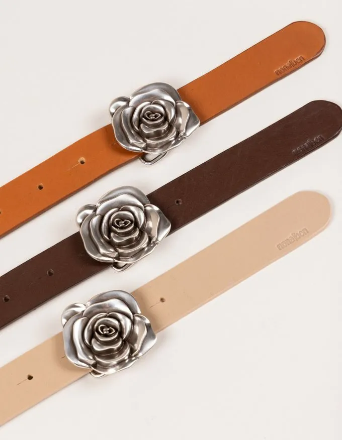 Mini Flor Belt. Jewel buckle in the shape of a small flower.
