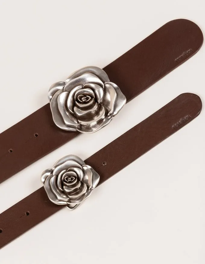 Mini Flor Belt. Jewel buckle in the shape of a small flower.