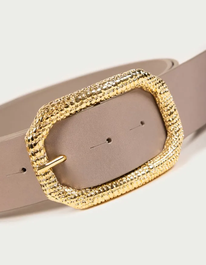 Belt Lizard Oro. Golden buckle with lizard engraving.