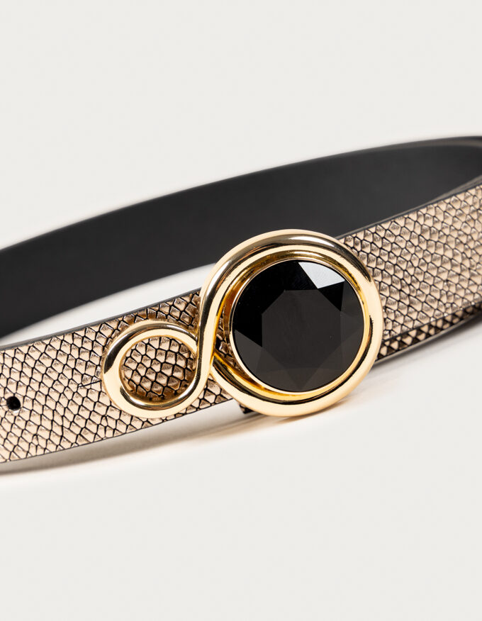 Belt Lily. Gold buckle with black stone.