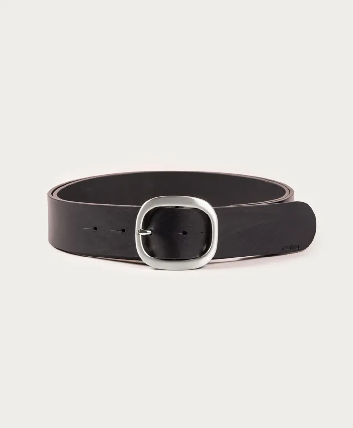 Belt Nina in Silver. Elegant satin silver buckle.
