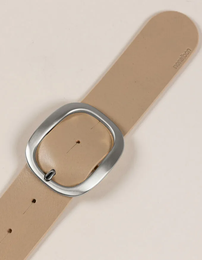 Belt Nina in Silver. Elegant satin silver buckle.